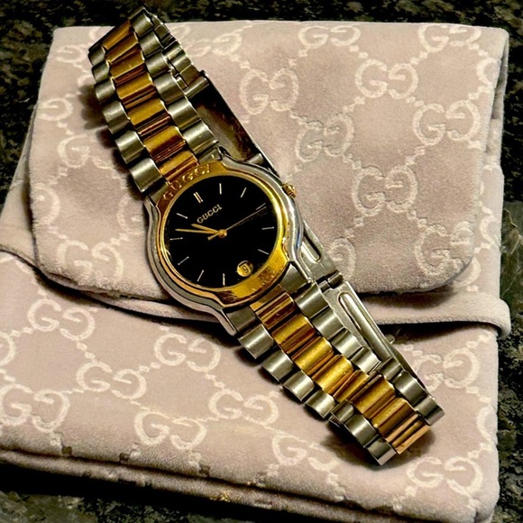 🦁 Gucci Embossed Watch - Picture 1 of 14